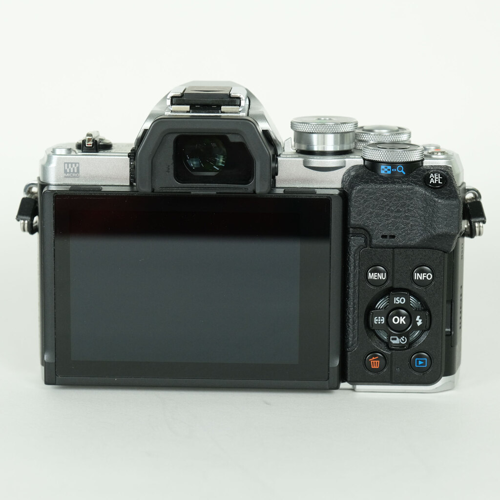 OLYMPUS OM-D E-M10 Mark IV [�{�f�B �V���o�[]