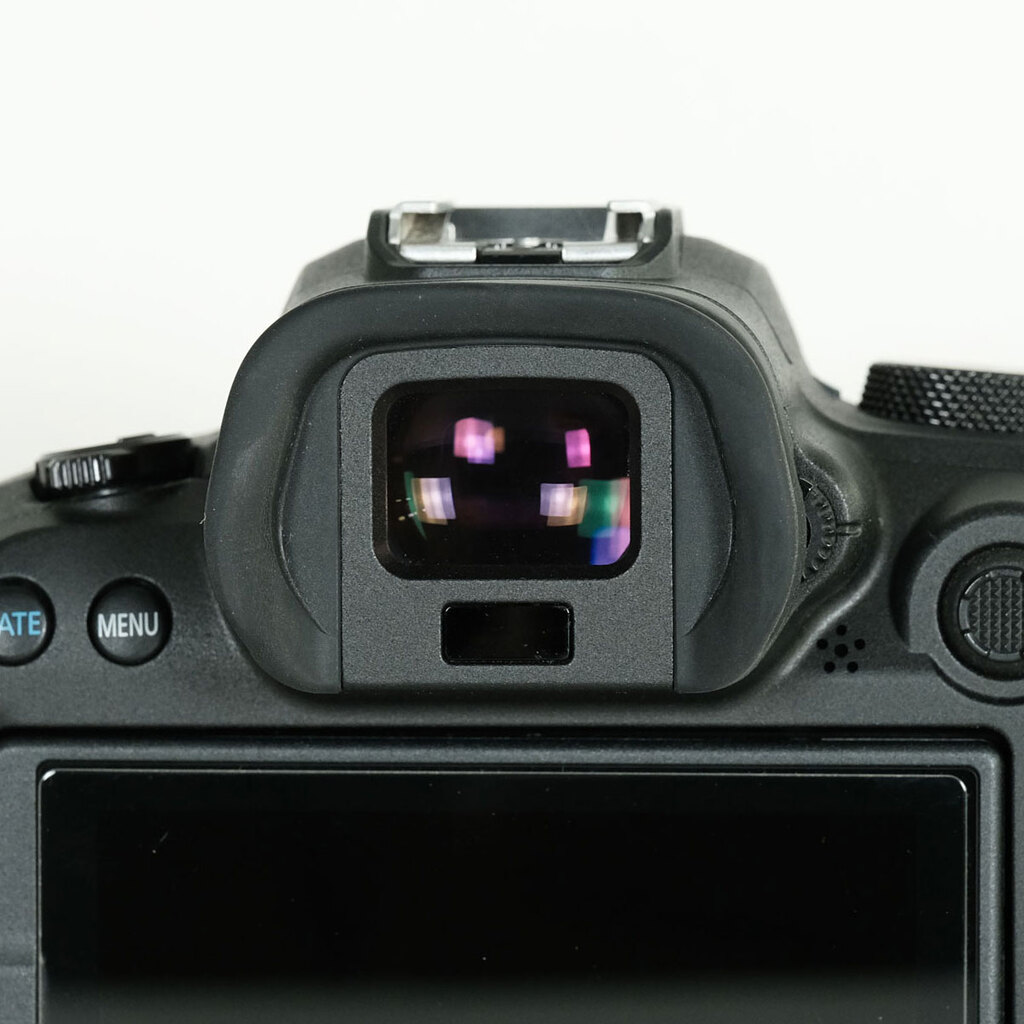 Canon EOS R6 Canon EOS R6