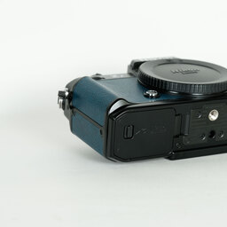 Nikon Z f プレミアムエクステリア張替済み   ［プレミアムエクステリア張替キャンペーン・皮革換装品］