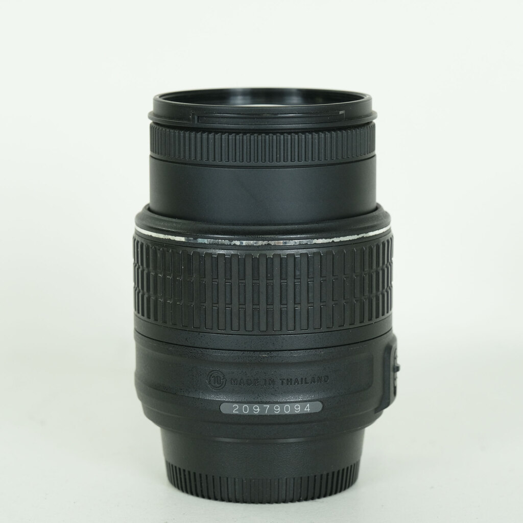 Nikon AF-S DX NIKKOR 18-55mm f3.5-5.6G VR II Nikon AF-S DX NIKKOR 18-55mm f3.5-5.6G VR II