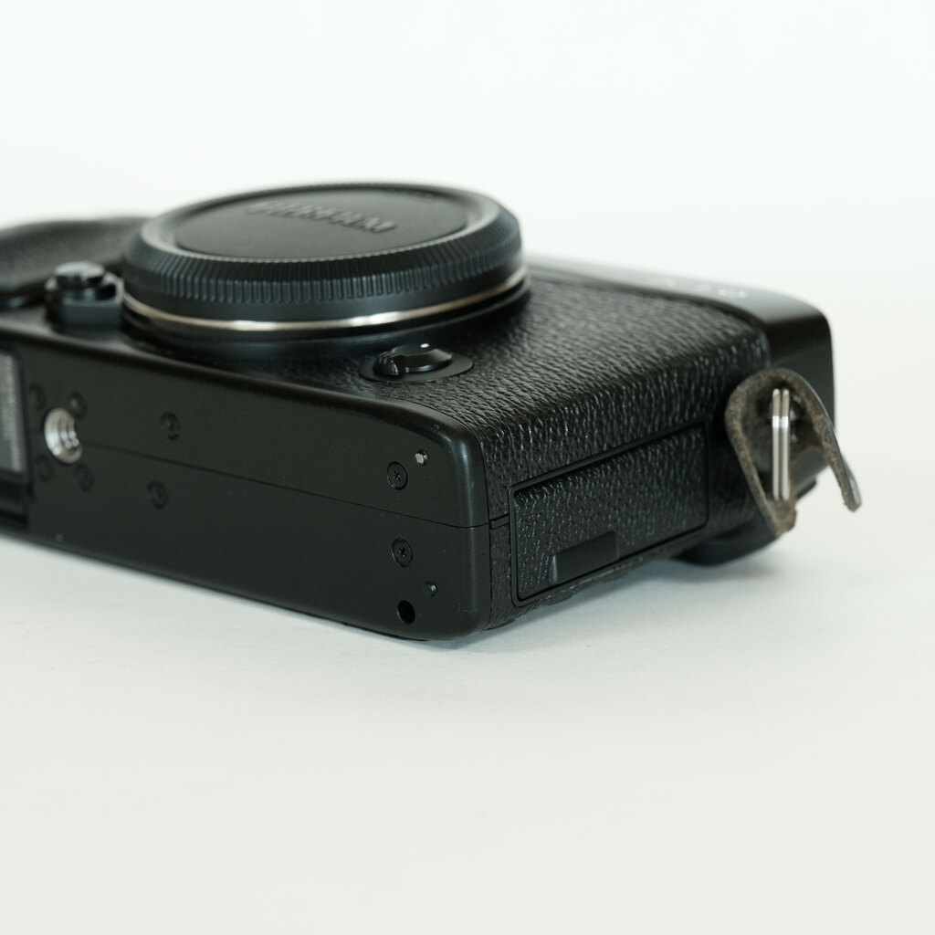 Fujifilm X-E2 ボディ　動作品 FUJIFILM X-E2の出品 | ONE SCENE（ワンシーン）