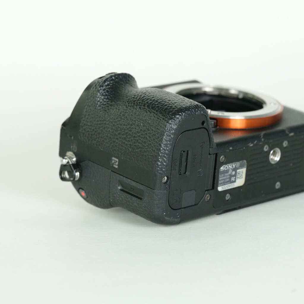 SONY α7S II（ILCE-7SM2）の出品 | ONE SCENE（ワンシーン）