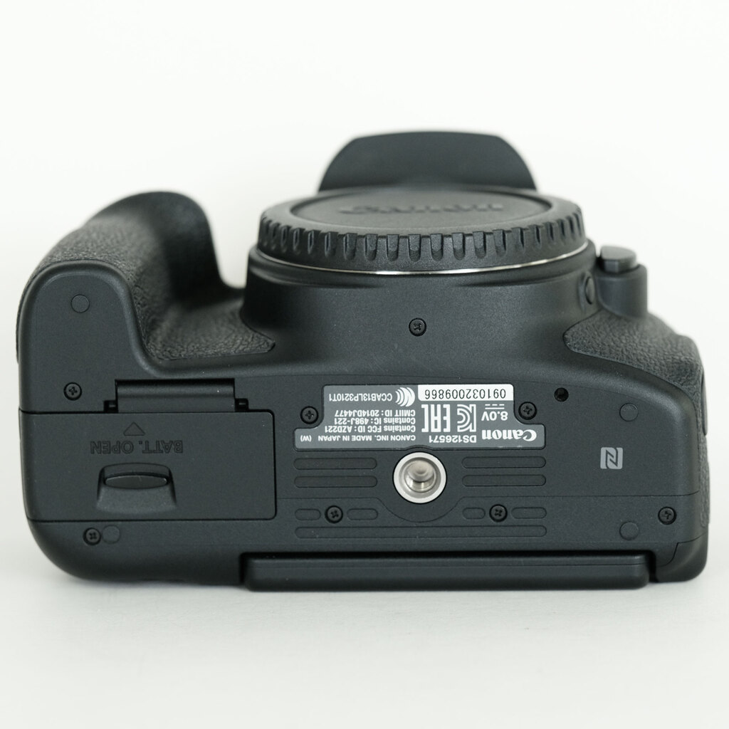 Canon EOS Kiss X8i Canon EOS Kiss X8i