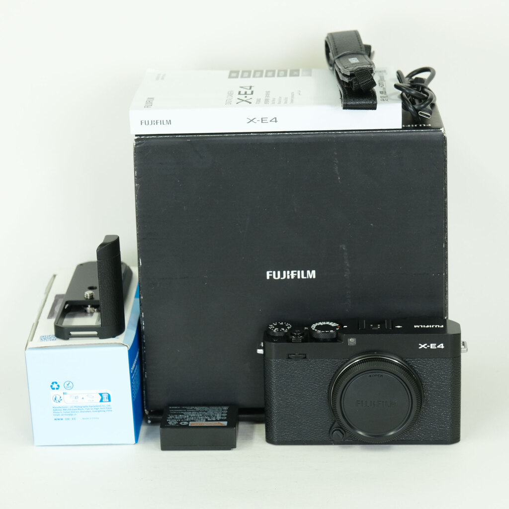 FUJIFILM X-E4