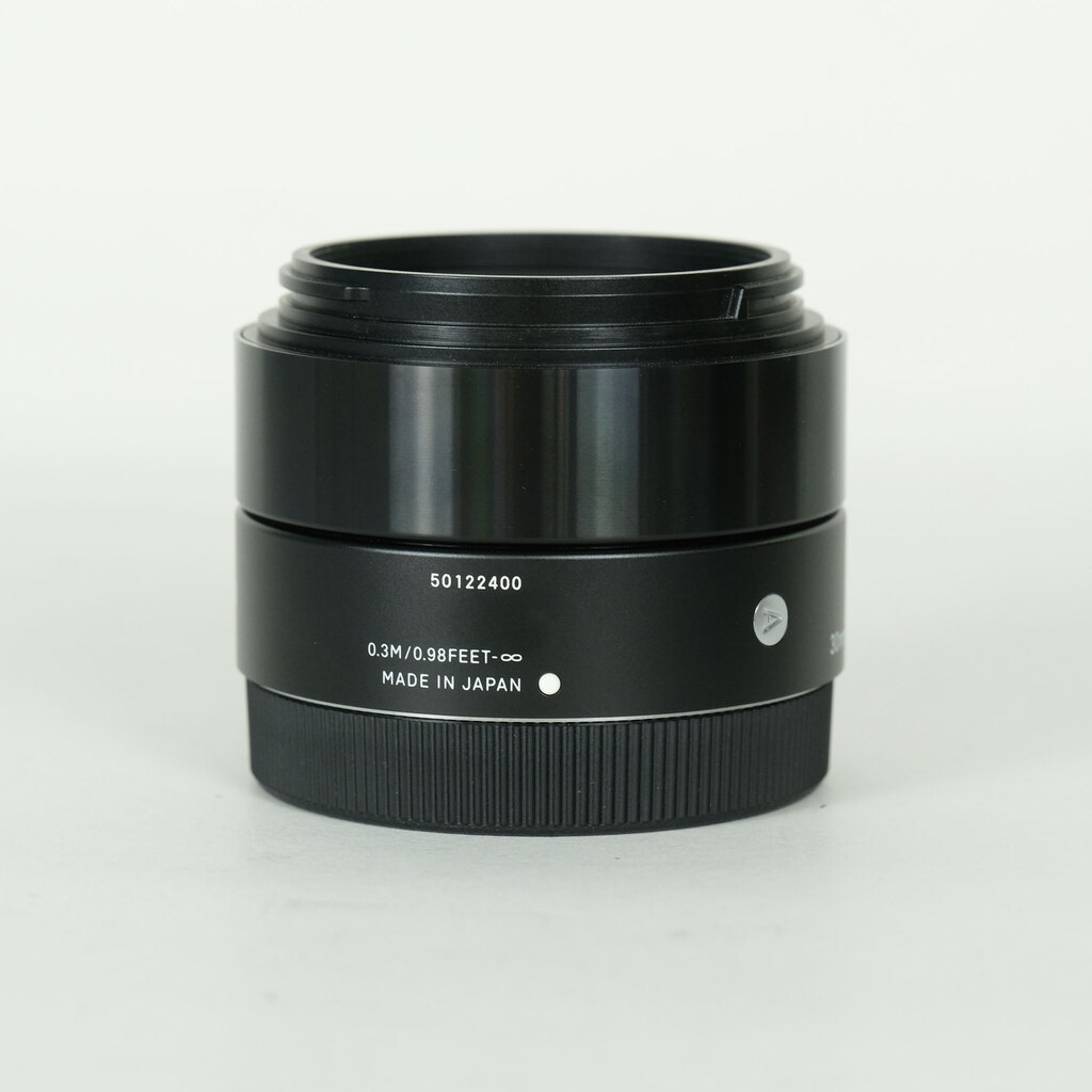 SIGMA A 30mm F2.8 DN (�\�j�[E�p)�u���b�N