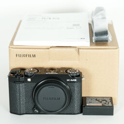FUJIFILM X-M5