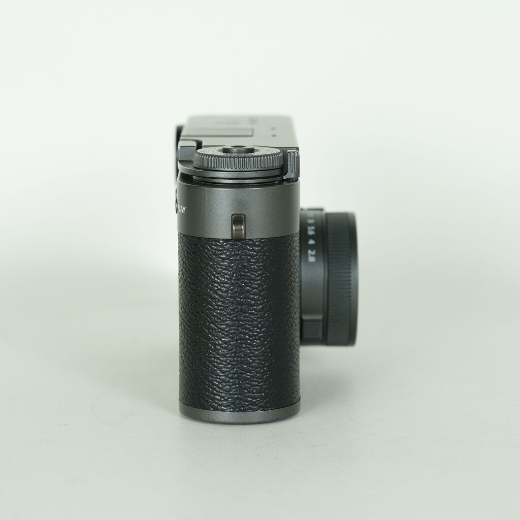 FUJIFILM X half X-HF1