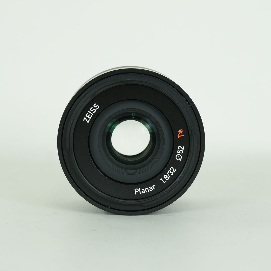 Carl Zeiss Touit 32mm F1.8(ソニーE用) Carl Zeiss Touit 32mm F1.8(ソニーE用)