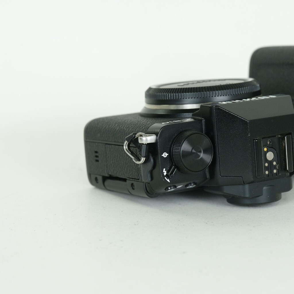 FUJIFILM X-S10