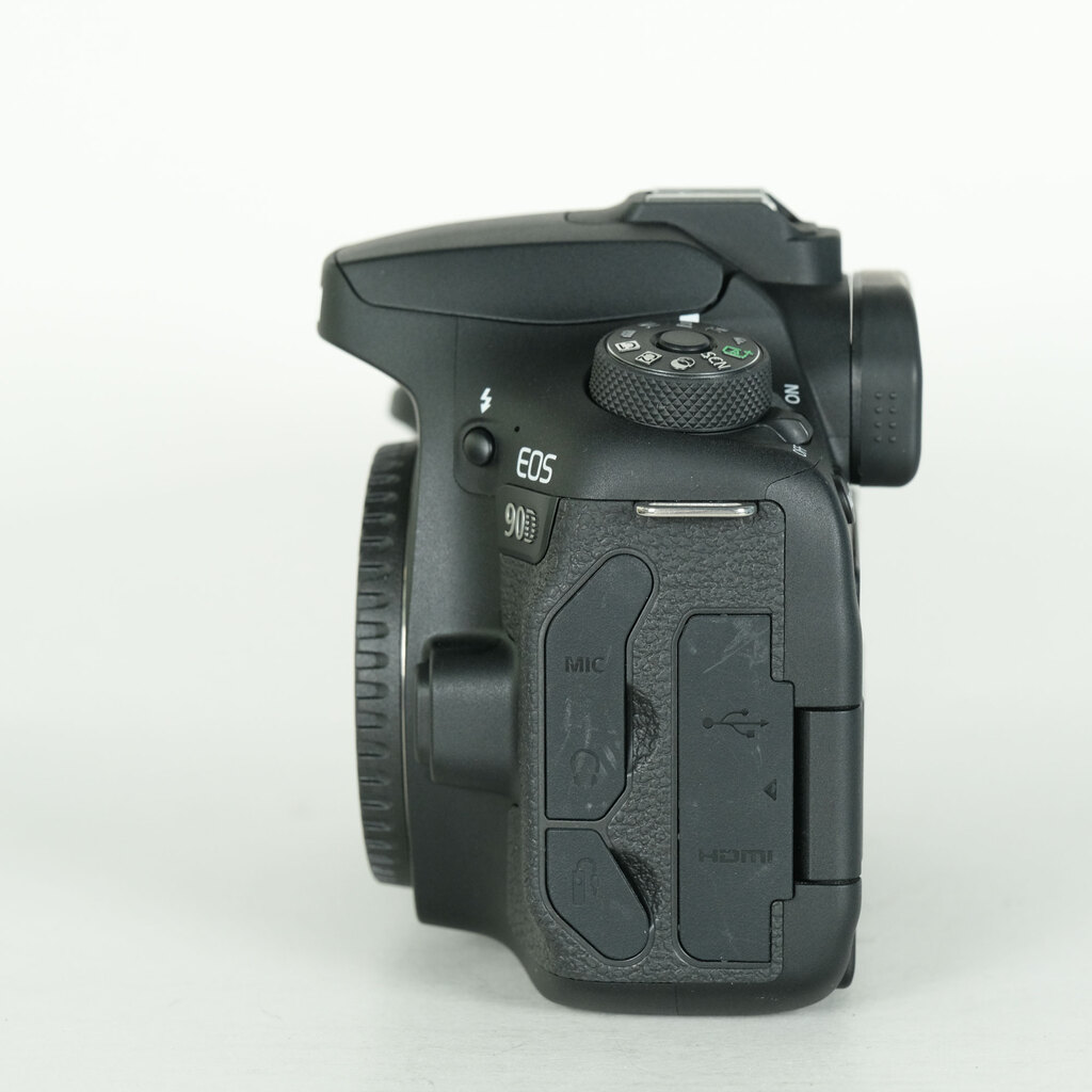 Canon EOS 90D