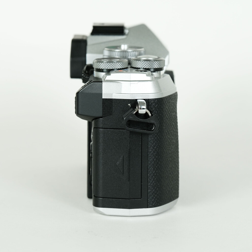 OLYMPUS OM-D E-M5 Mark III