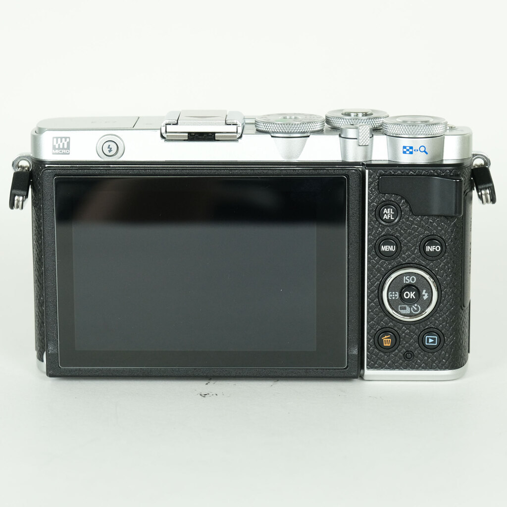 OLYMPUS PEN E-P7 [�{�f�B �V���o�[]