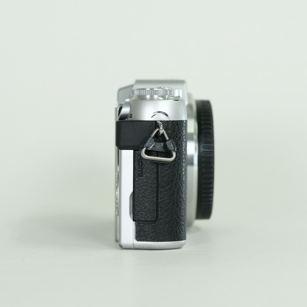 Panasonic LUMIX DMC-GF7 ボディ シルバー