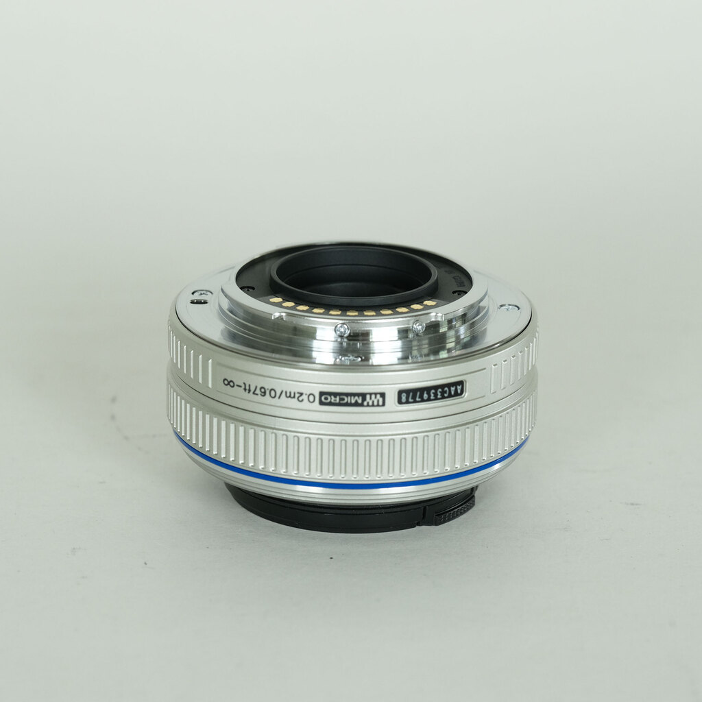 OLYMPUS M.ZUIKO DIGITAL 17mm F2.8 シルバー OLYMPUS M.ZUIKO DIGITAL 17mm F2.8 シルバー