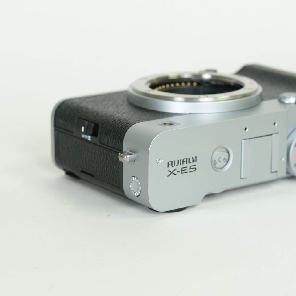 FUJIFILM X-E5