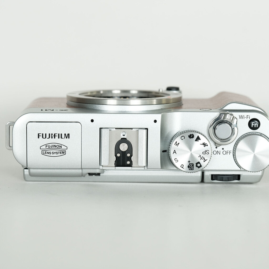 FUJIFILM X-M1 ボディ ブラウン