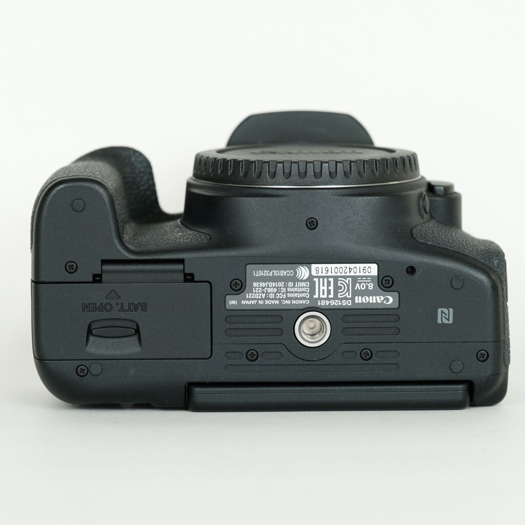 Canon EOS 8000D Canon EOS 8000D