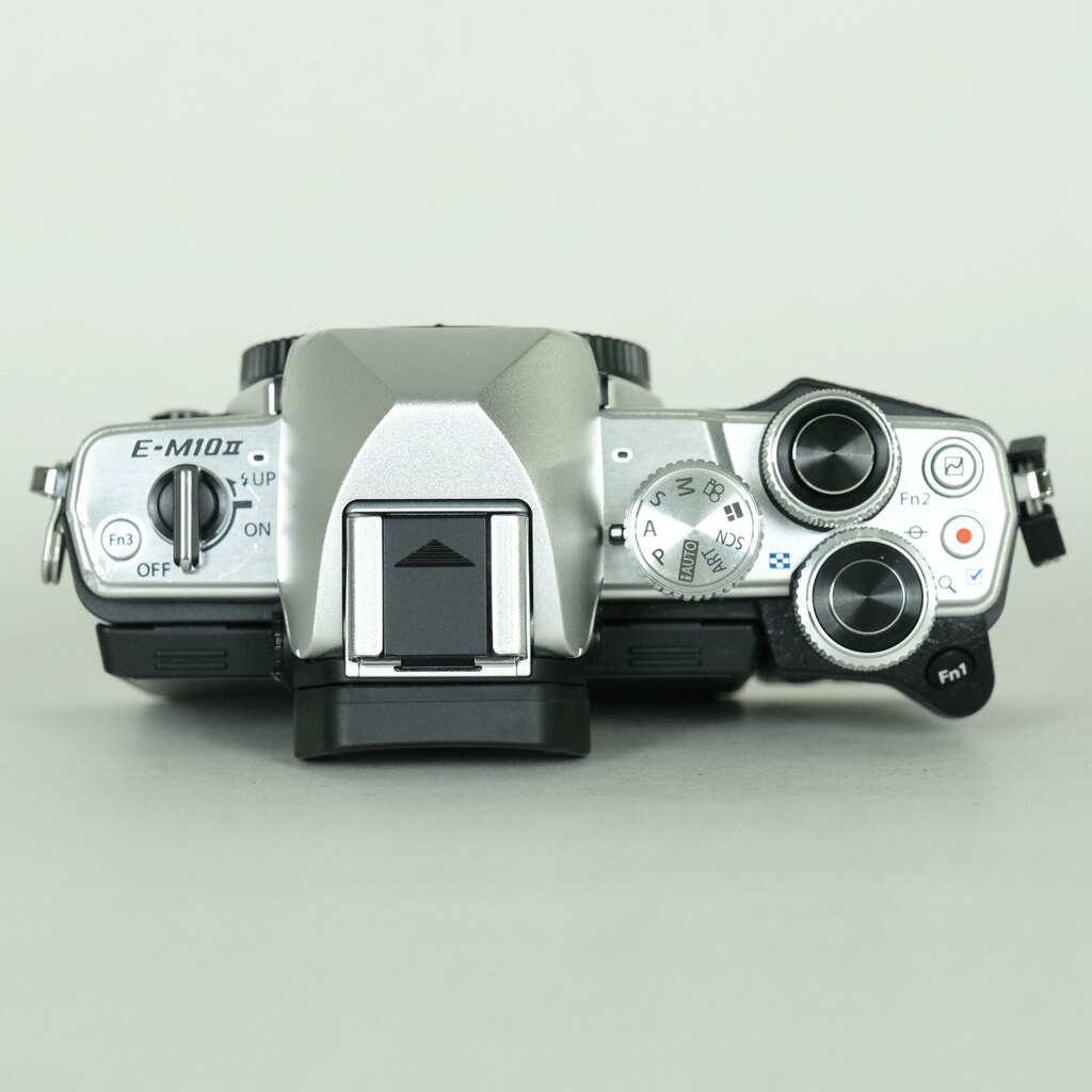 OLYMPUS OM-D E-M10 Mark II