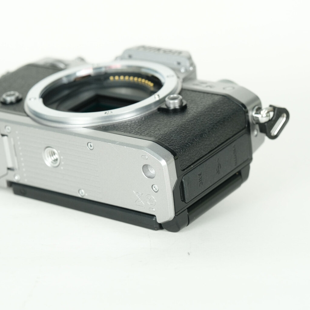Nikon Z fcの出品 | ONE SCENE（ワンシーン）