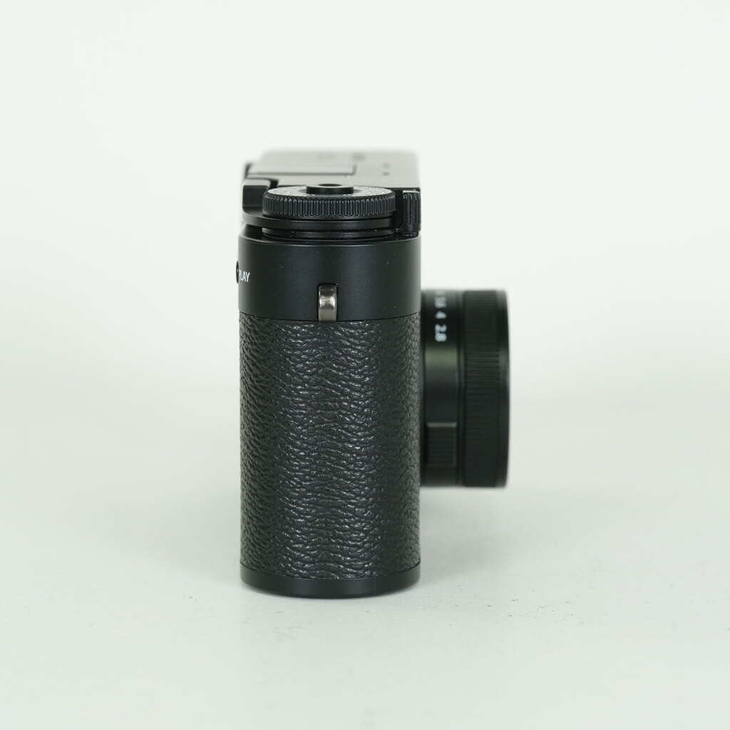 FUJIFILM X half X-HF1