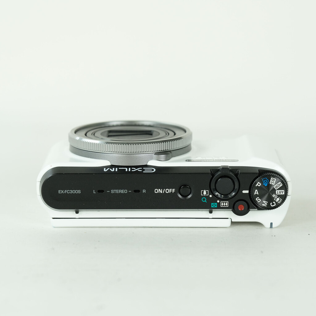 CASIO EXILIM EX-FC300SWE ホワイトの出品 | ONE SCENE（ワンシーン）