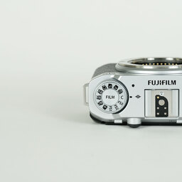 FUJIFILM X-M5