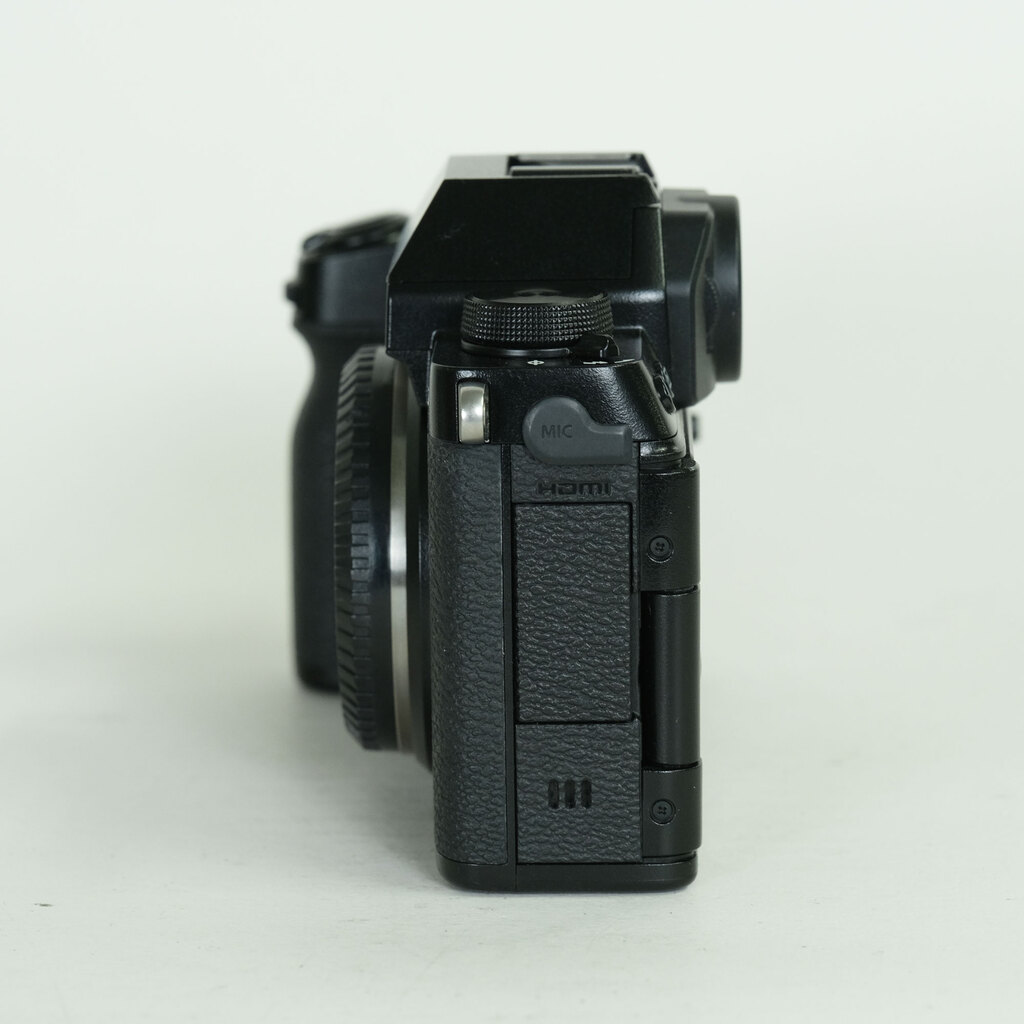 FUJIFILM X-S10