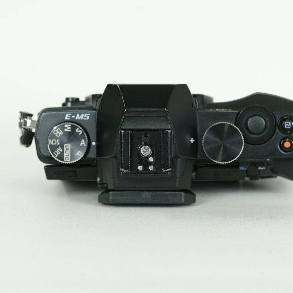 OLYMPUS OM-D E-M5 ボディ ブラック