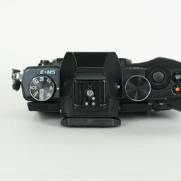 OLYMPUS OM-D E-M5 ボディ ブラック