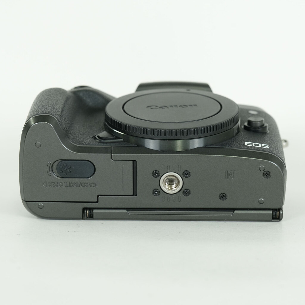 Canon EOS M5