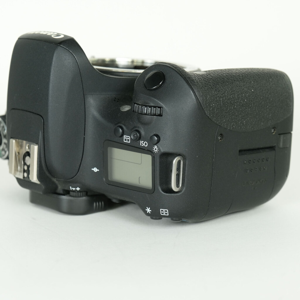 Canon EOS 8000D