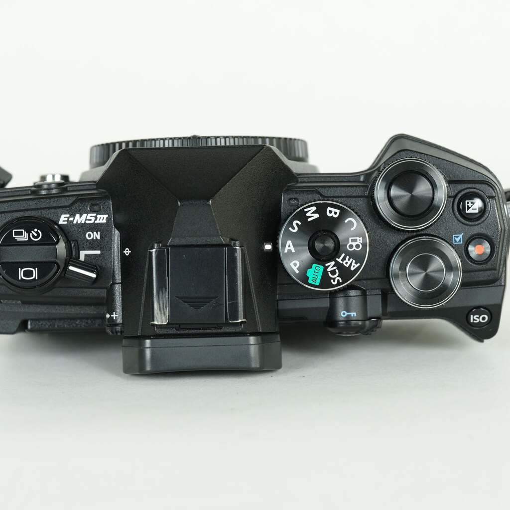 OLYMPUS OM-D E-M5 Mark III