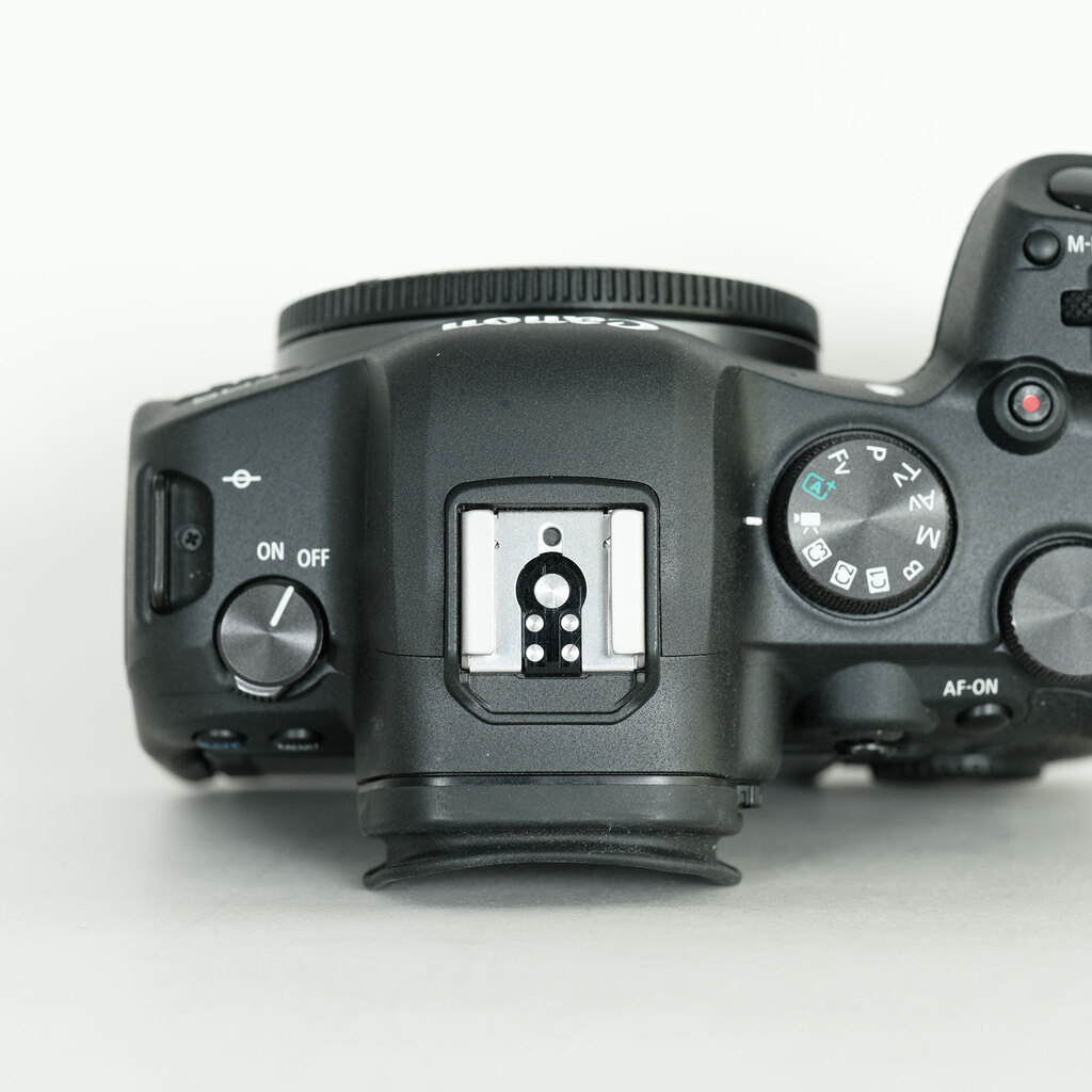 Canon EOS R6 Canon EOS R6