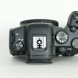 Canon EOS R6 Canon EOS R6