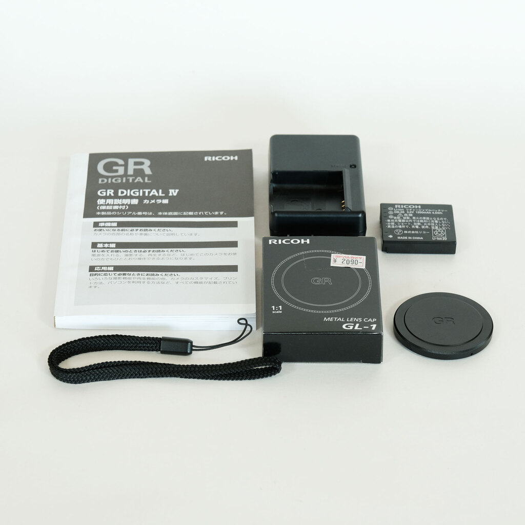 RICOH GR DIGITAL IV 本体 + 付属品　箱あり RICOH GR DIGITAL IVの出品 | ONE SCENE（ワンシーン）