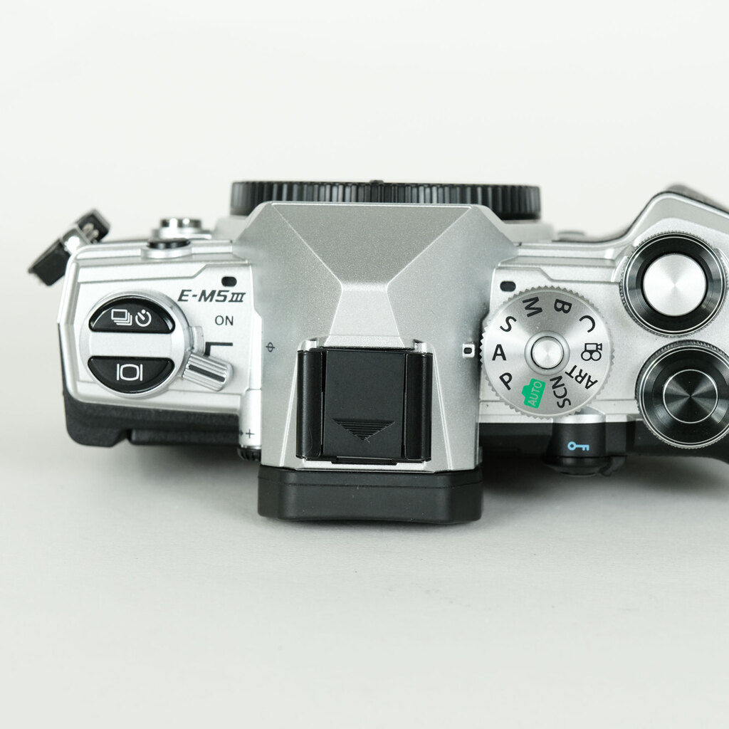 OLYMPUS OM-D E-M5 Mark III