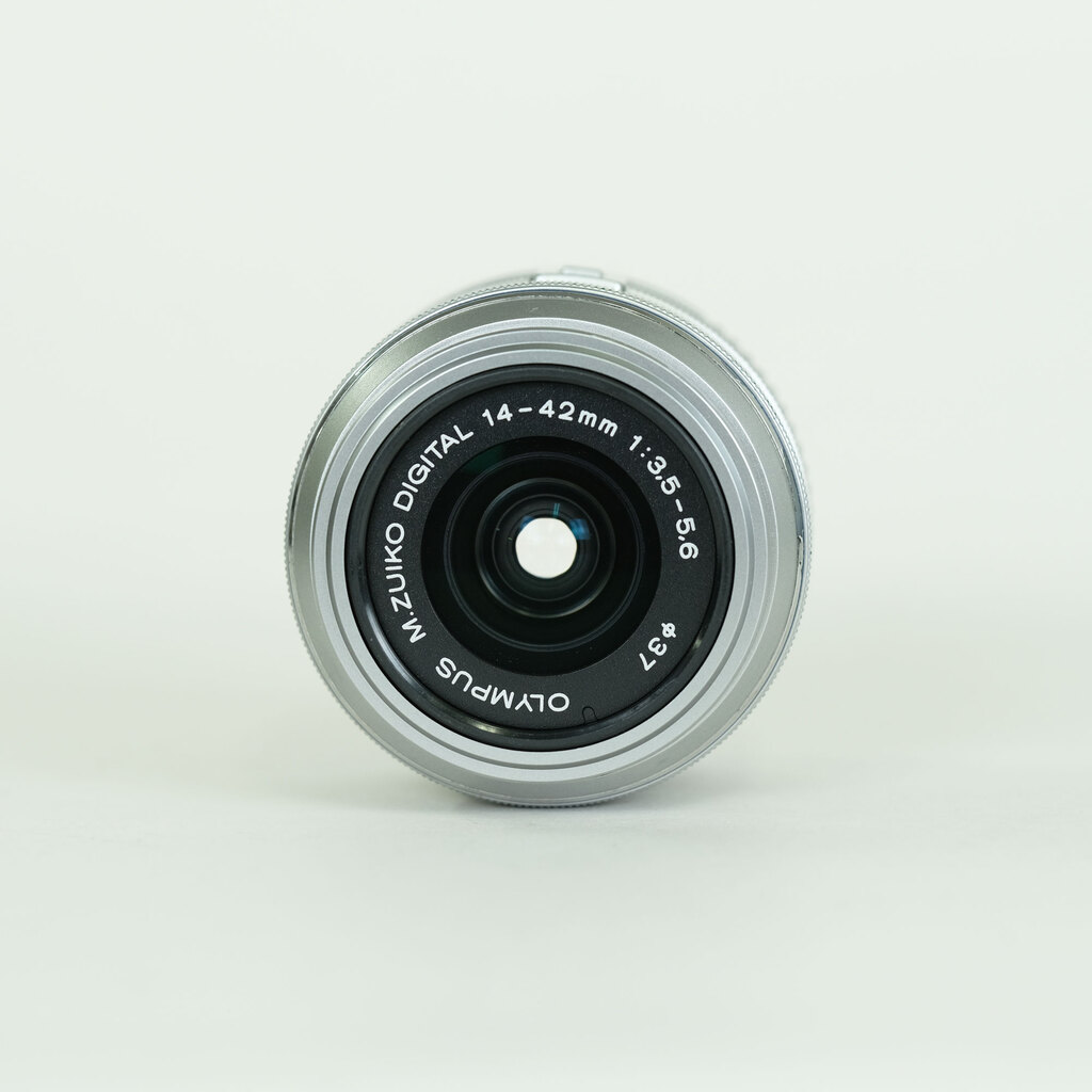 OLYMPUS M.ZUIKO DIGITAL 14-42mm F3.5-5.6IIR シルバー