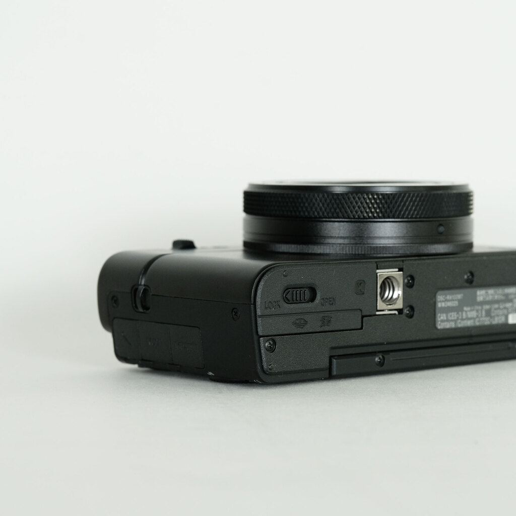 SONY Cyber-shot DSC-RX100M7