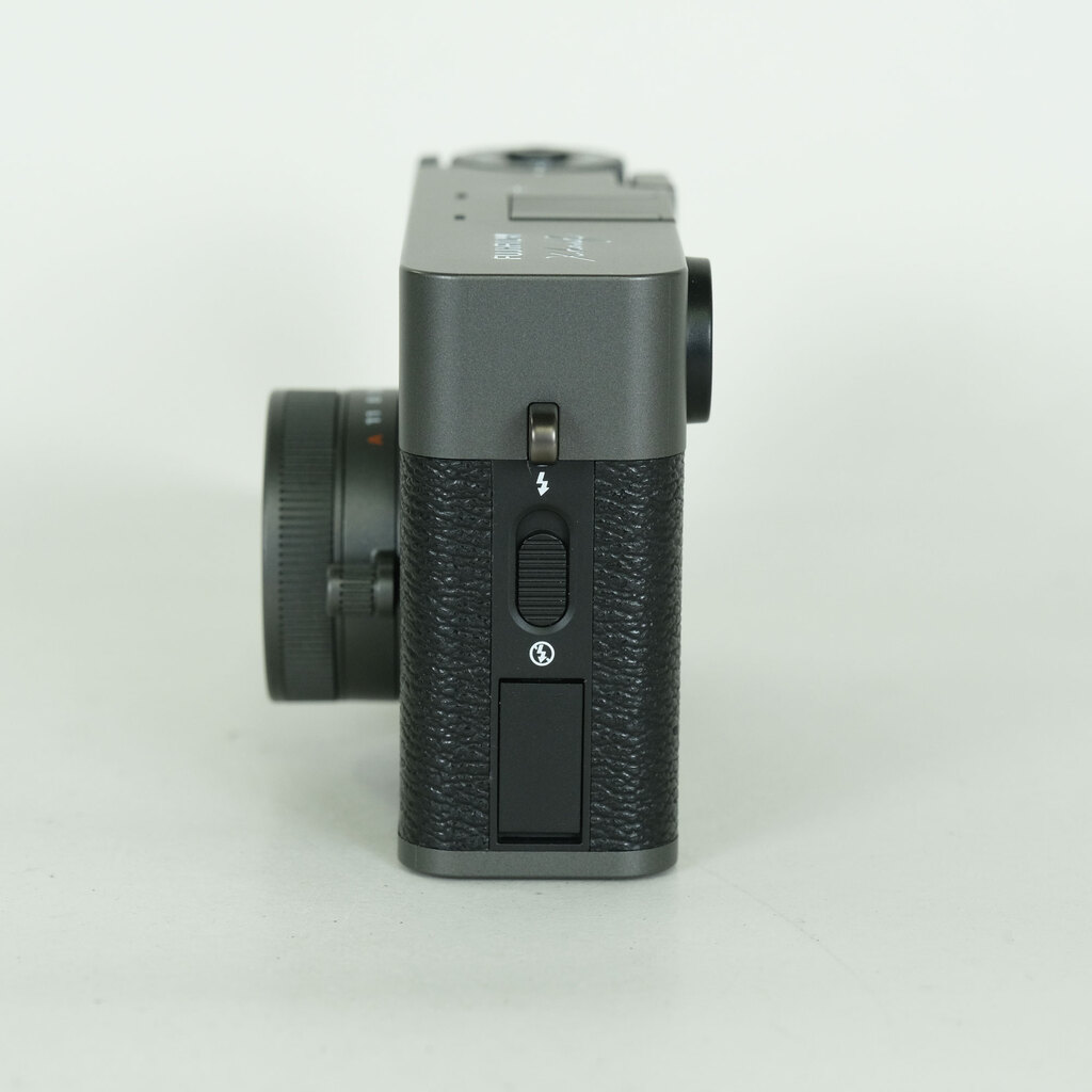 FUJIFILM X half X-HF1