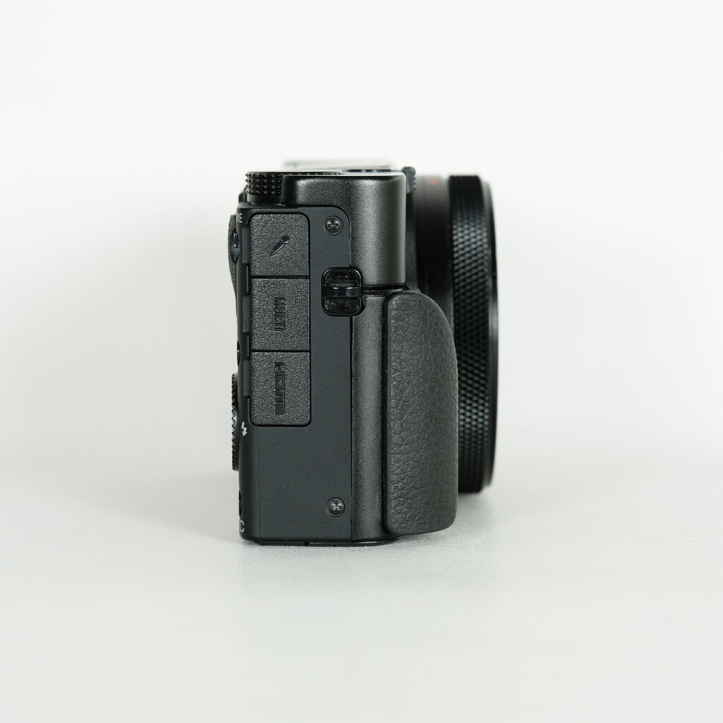 SONY Cyber-shot DSC-RX100M7