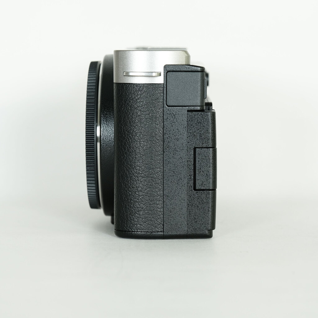 Panasonic LUMIX DC-S9