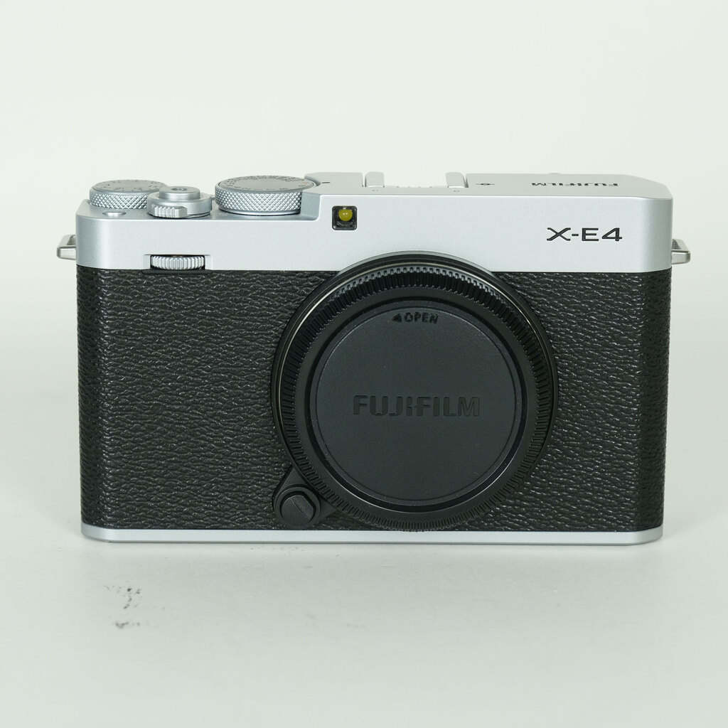 FUJIFILM X-E4 [�{�f�B �V���o�[]