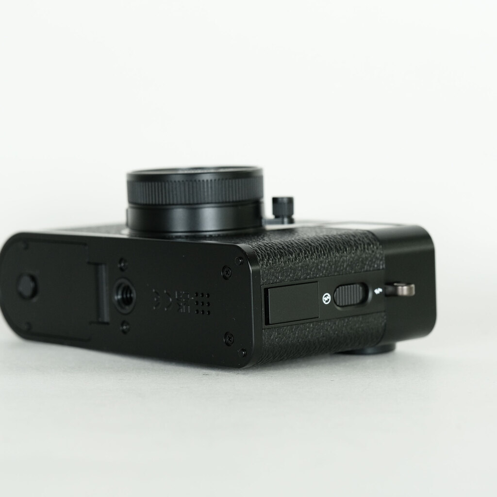 FUJIFILM X half X-HF1