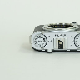 FUJIFILM X-M5