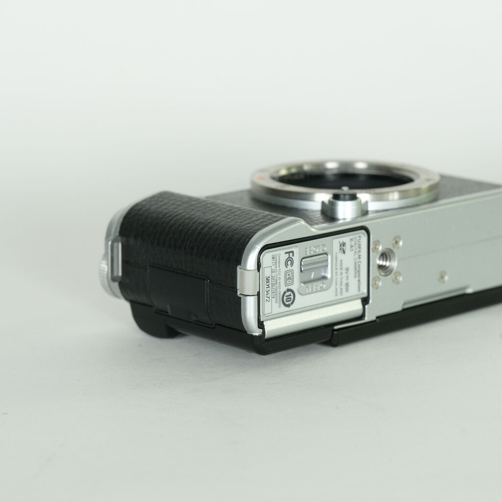 FUJIFILM X-A1 ボディ シルバー