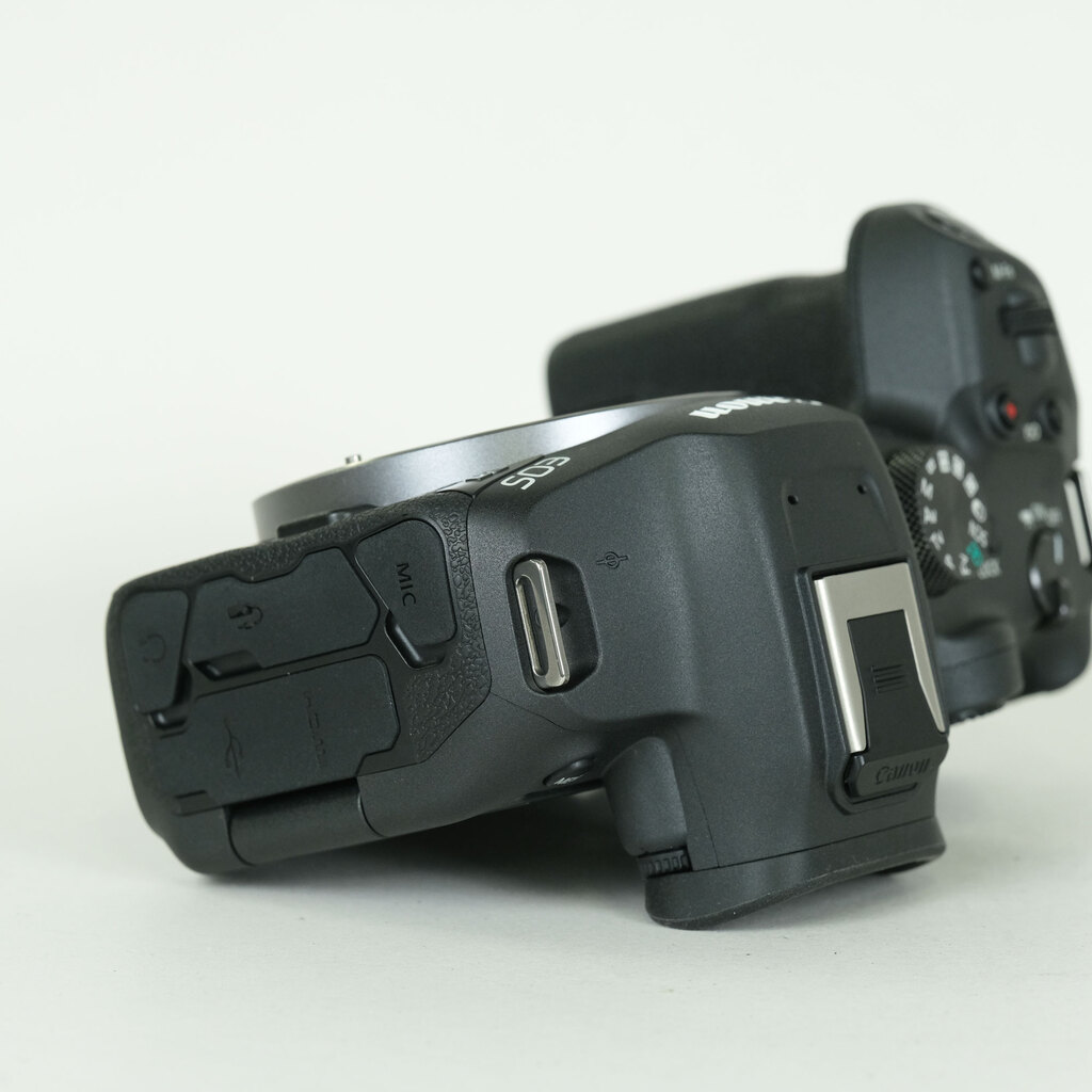 Canon EOS R7