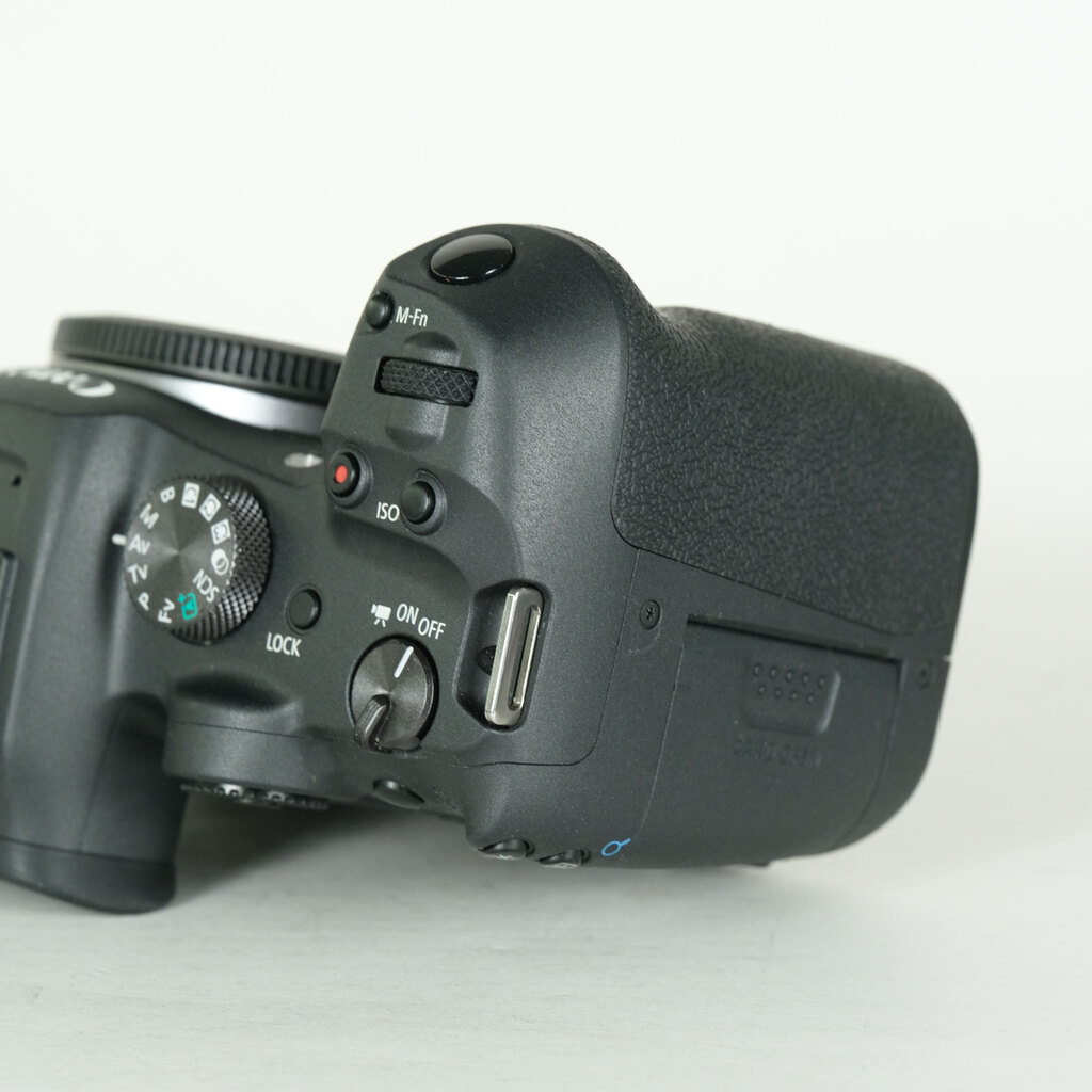 Canon EOS R7 Canon EOS R7
