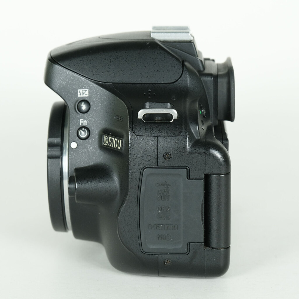 Nikon D5100 ボディの出品 | ONE SCENE（ワンシーン）