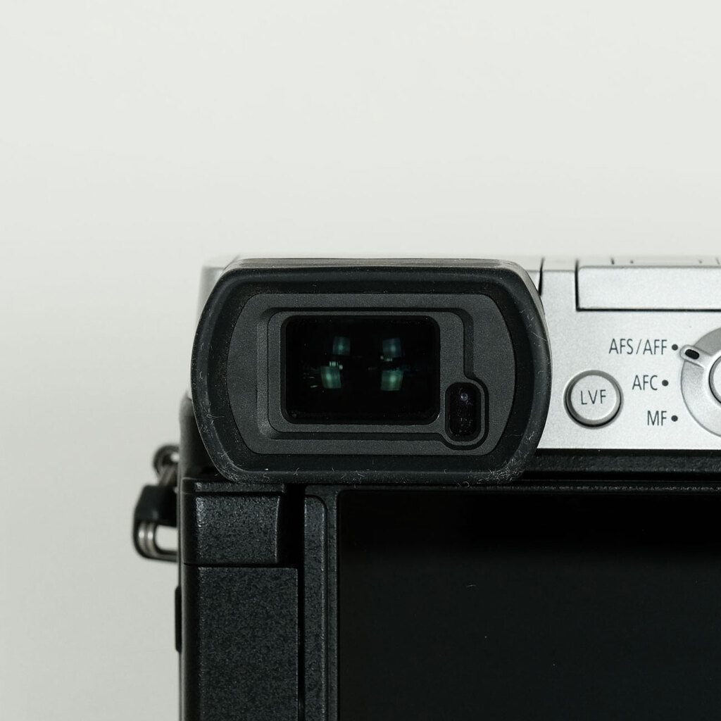 Panasonic LUMIX DMC-GX8 ボディ シルバー