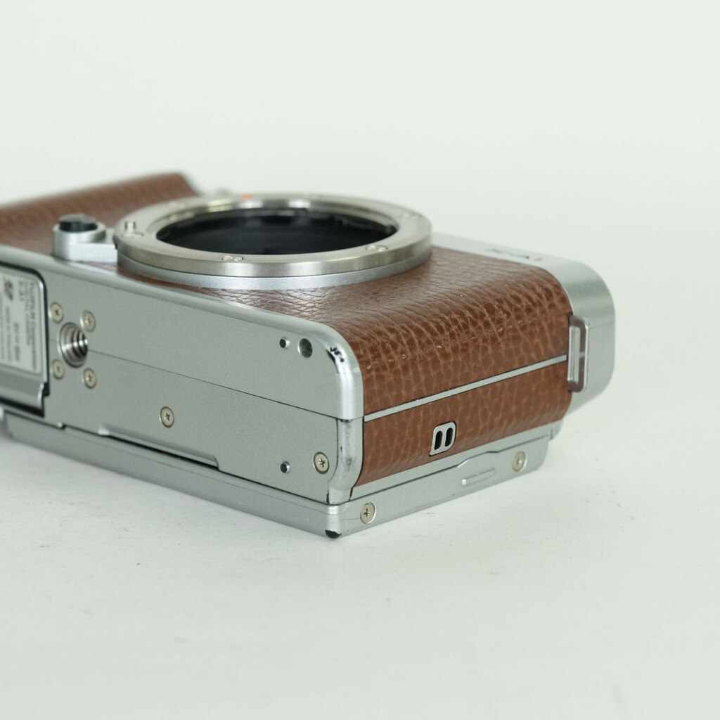 FUJIFILM X-A1 ボディ ブラウン